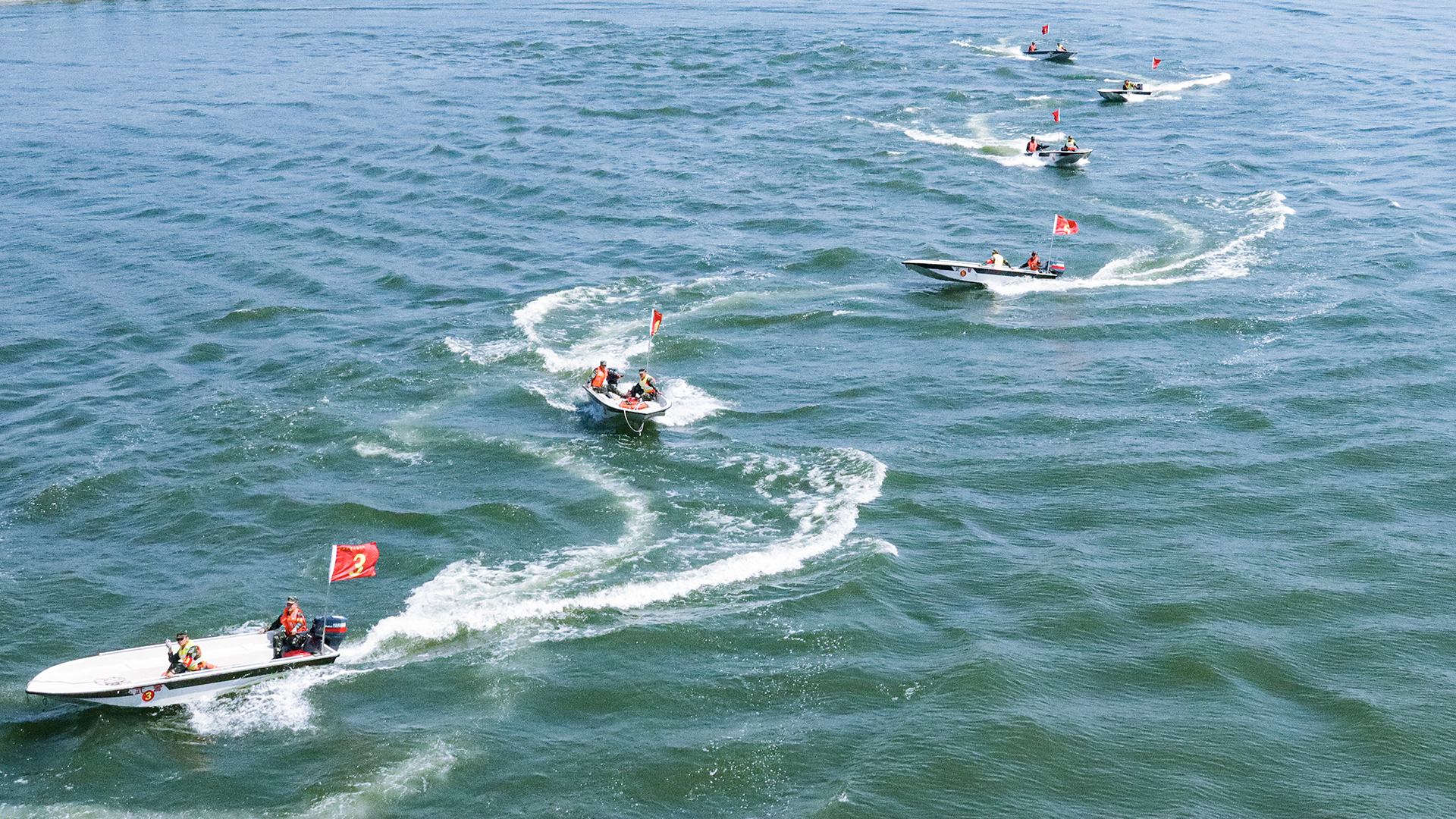 劈波斬浪！直擊武警沖鋒舟練兵現場