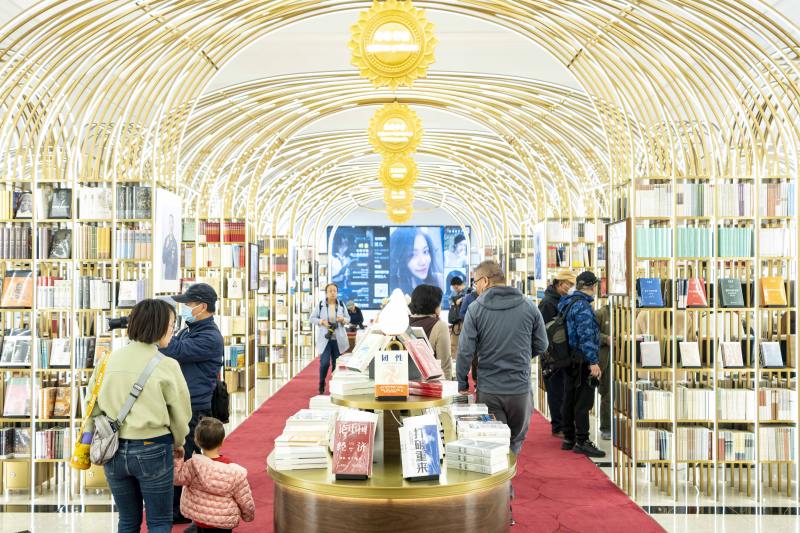 圖為坐落于仿蘇式建筑中、山西首家會員制書店——新華南宮書店。