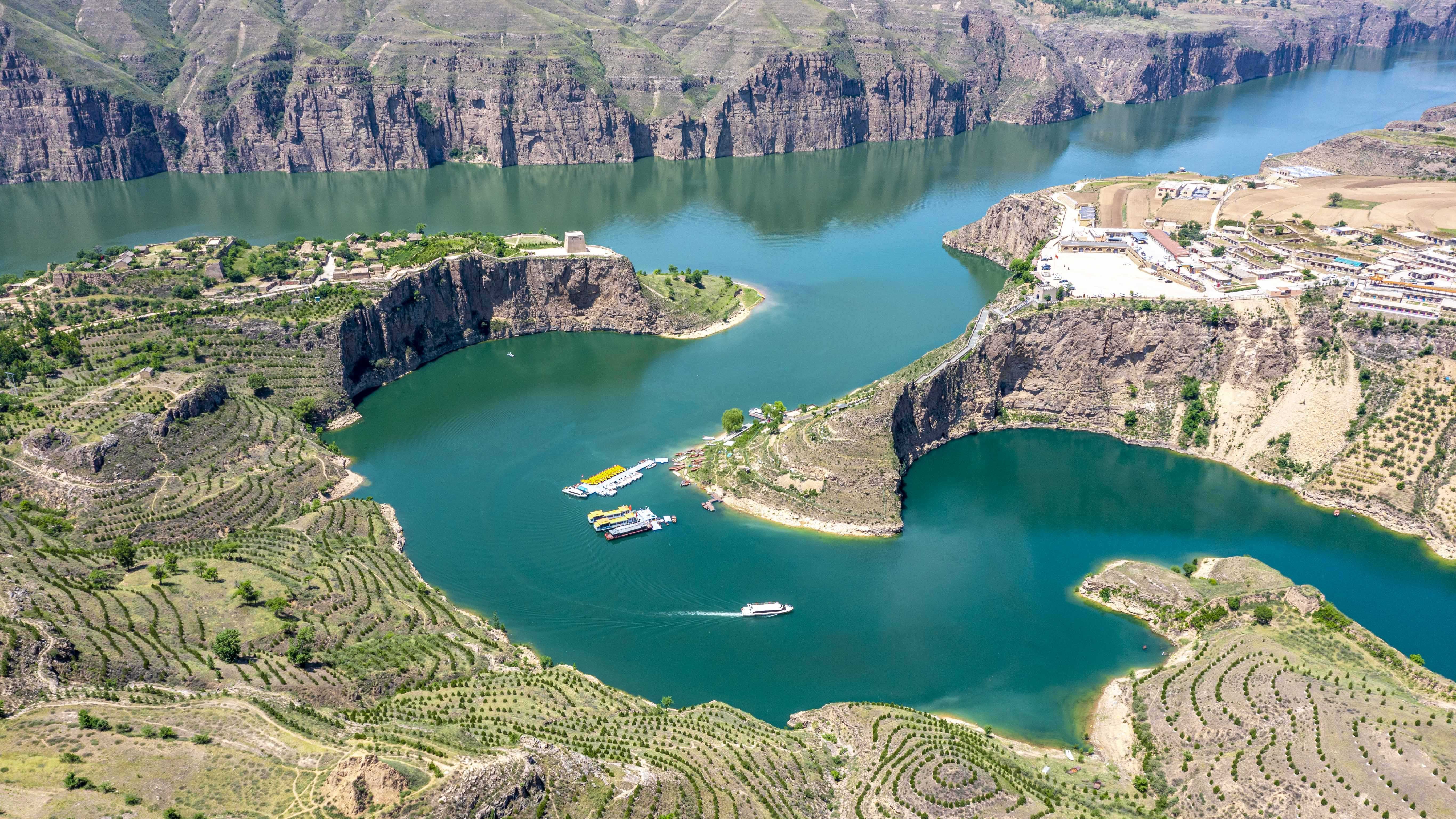 老牛灣，黃河水滿眼碧綠