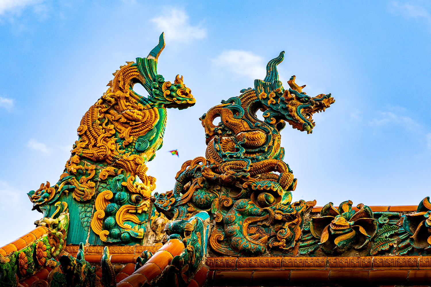 在介休，琉璃已成為古建筑上一道獨特的風景