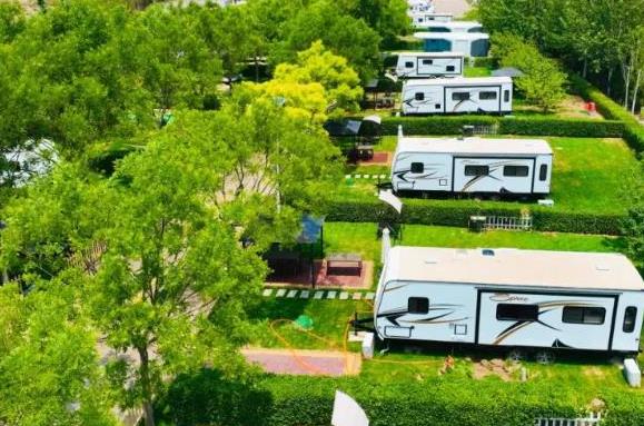 小西溝文旅康養小鎮——瀟河蓮花灣——百草坡清風原野露營地——清清蘋果共享農莊——天美杉杉奧特萊斯休閑街區——大學城生活廣場、定陽萬達廣場