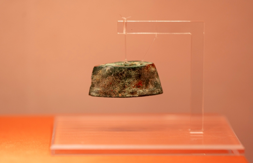 銅鈴，樂器。陶寺遺址一共出土了7件銅器，是復合范鑄技術的萌芽。