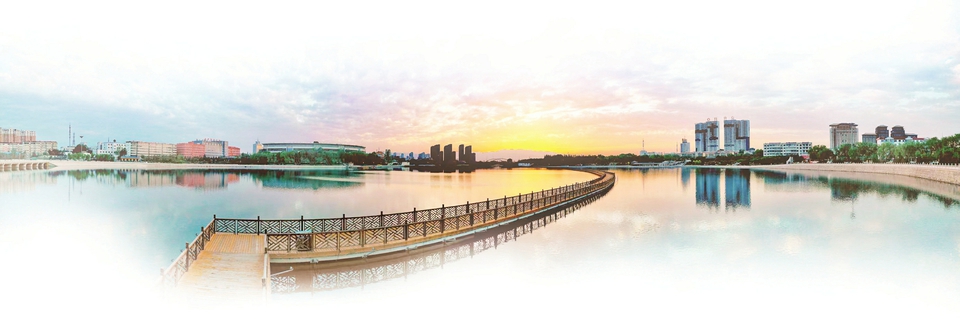 夕陽西下，七里河畔被落日余暉浸染，景象萬千。