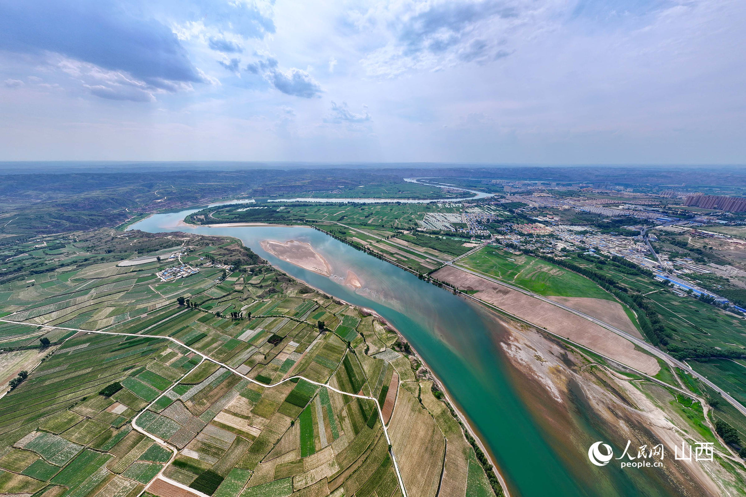 黃河流域河曲段。人民網 張超寧攝