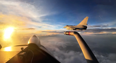 在云端！感受殲10飛行員的感受